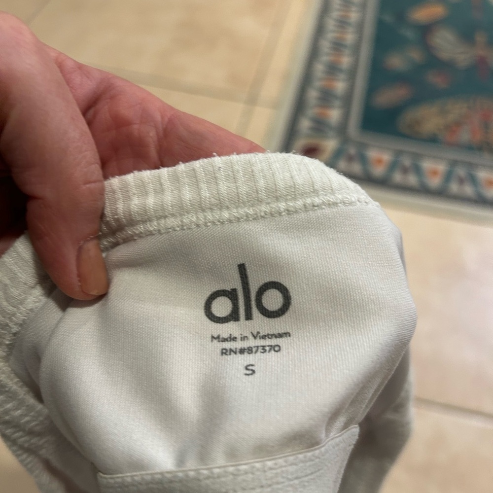 ALO Ribbed Cropped Whisper Bra Tank White Small - Picture 5 of 7